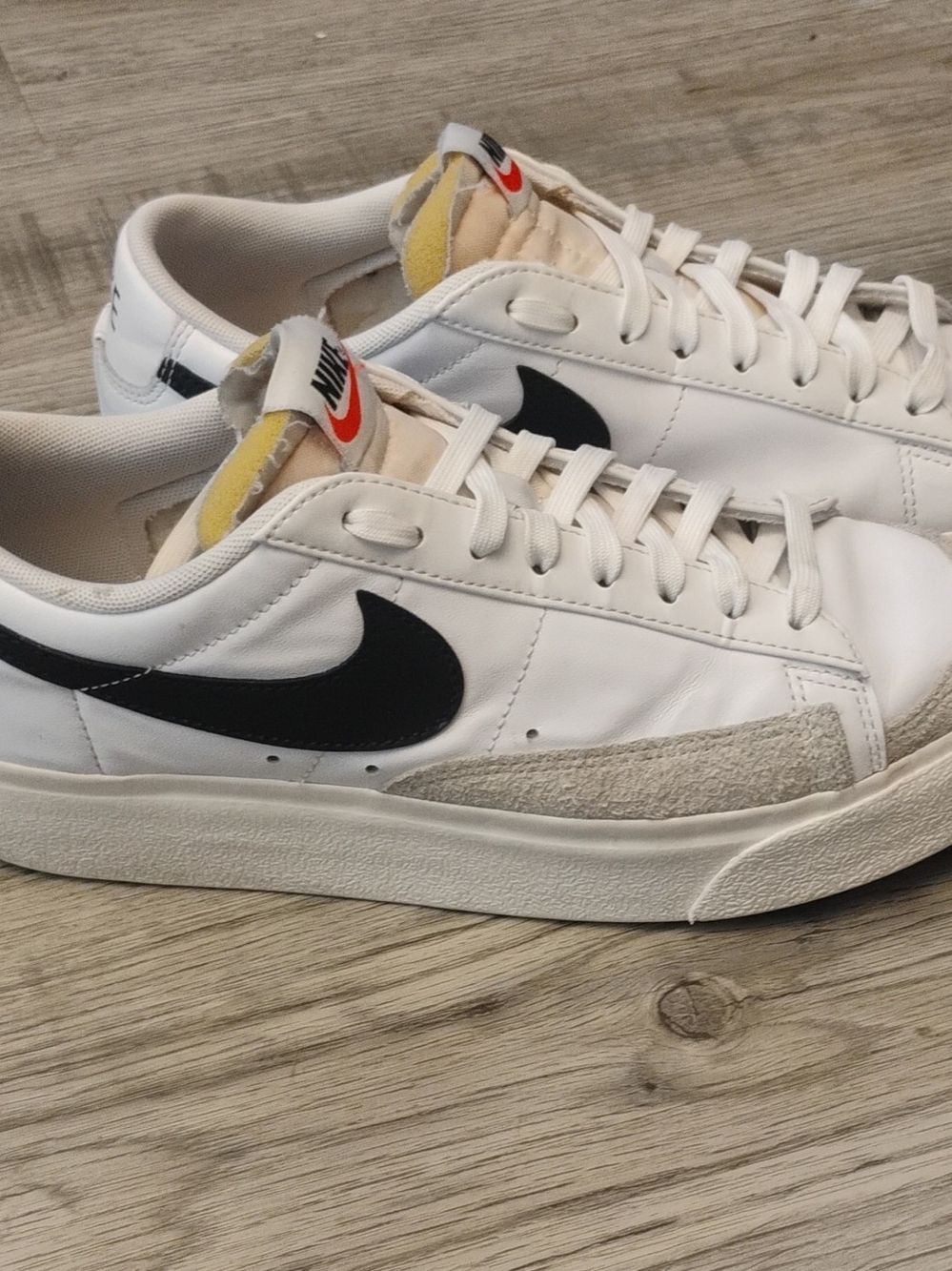 Nike Women's White & Black Blazer Low-Profile Sneakers Size 9.5